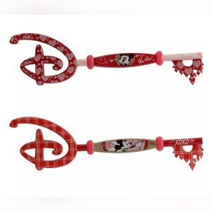 Mickey and Minnie Mouse Valentine's Day Collectible Key Set